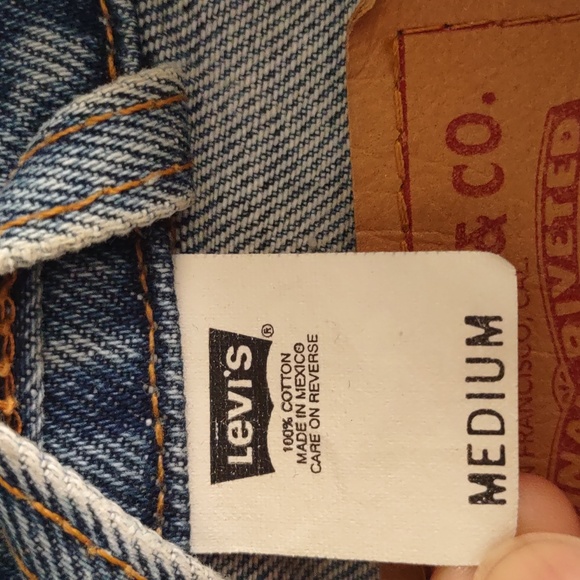 Levi's Size Medium Blue Trucker Jean Jacket - Picture 4 of 13